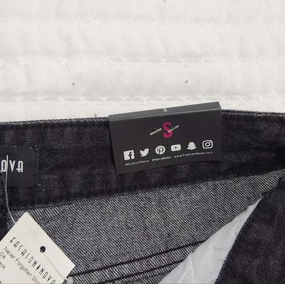 Fashion Nova Denim Shorts Size S - Picture 3 of 13